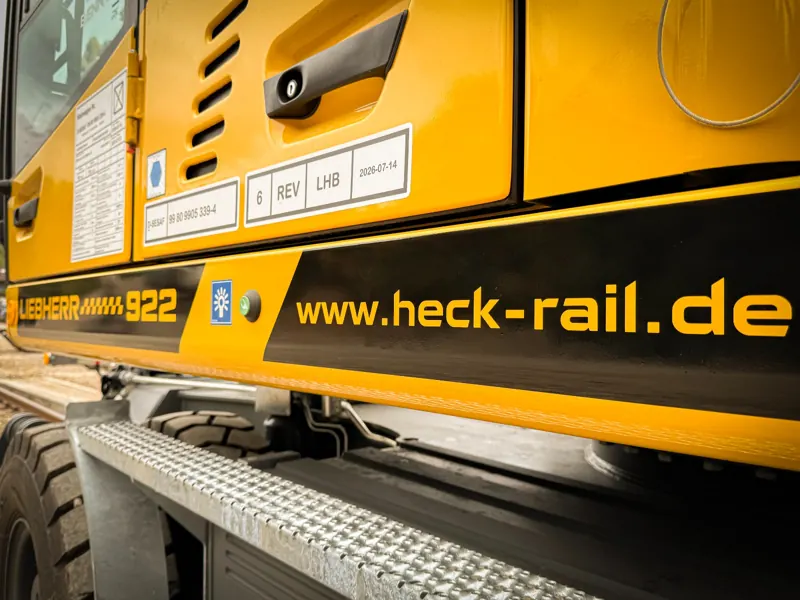 HECK RAIL-Beschriftung an der Maschine