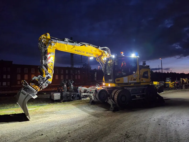 Nachtschicht am Gleis mit Arbeitsscheinwerfern